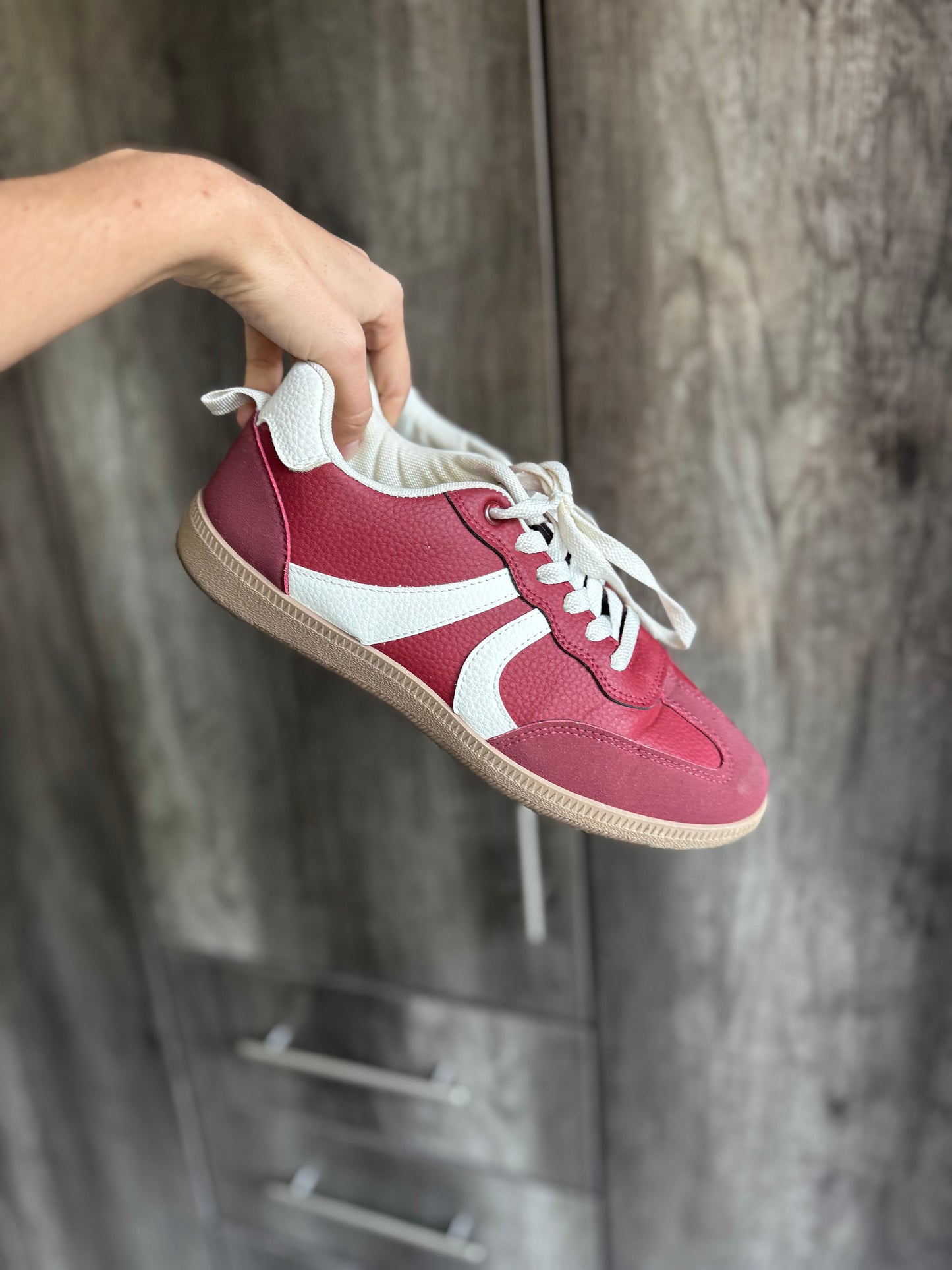 Maroon sneakers (X8)