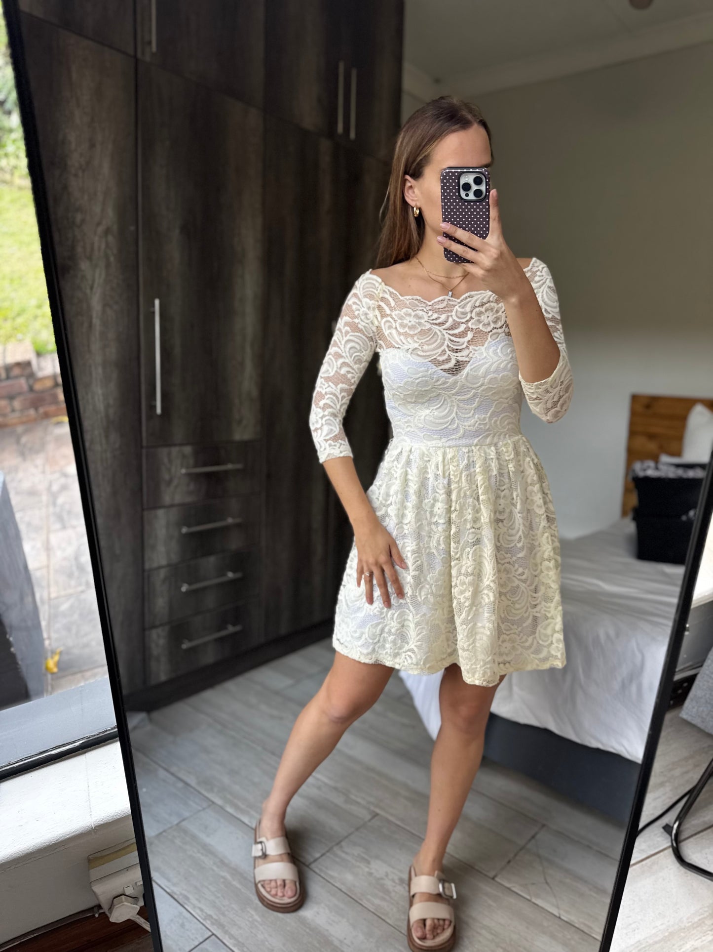 Cream lace dress (X)
