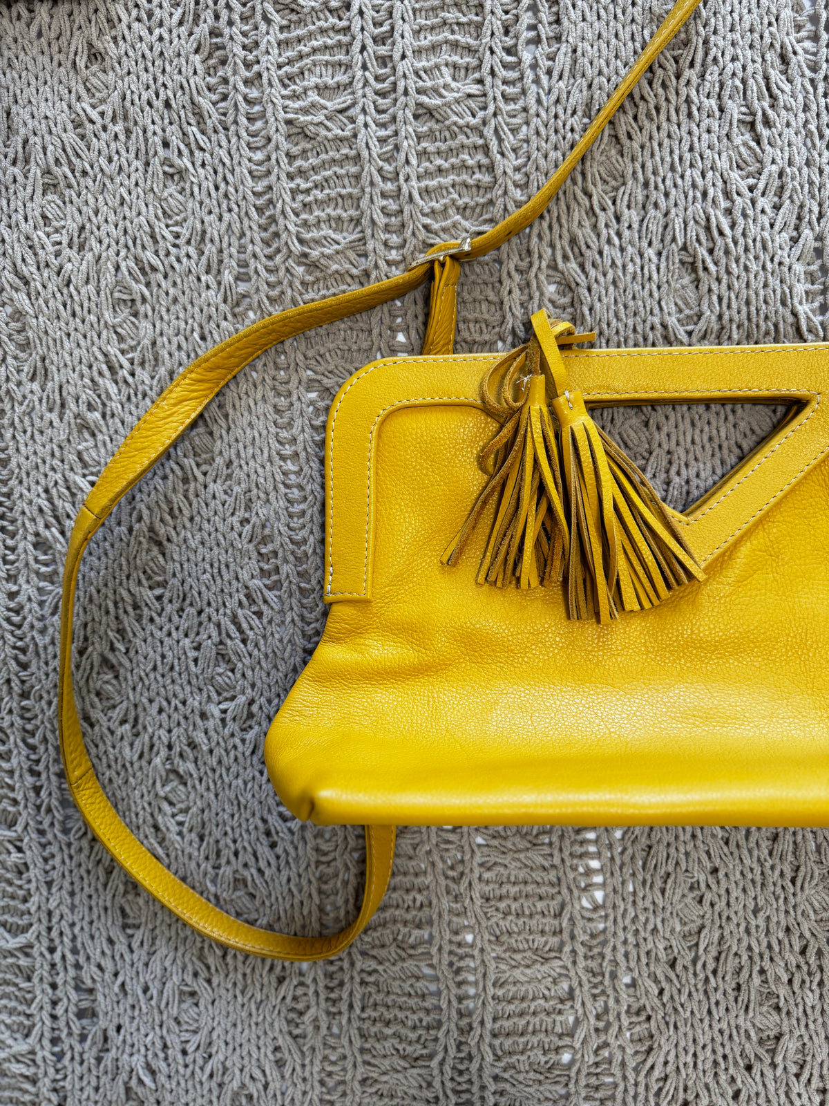 Stunning yellow handbag (C)