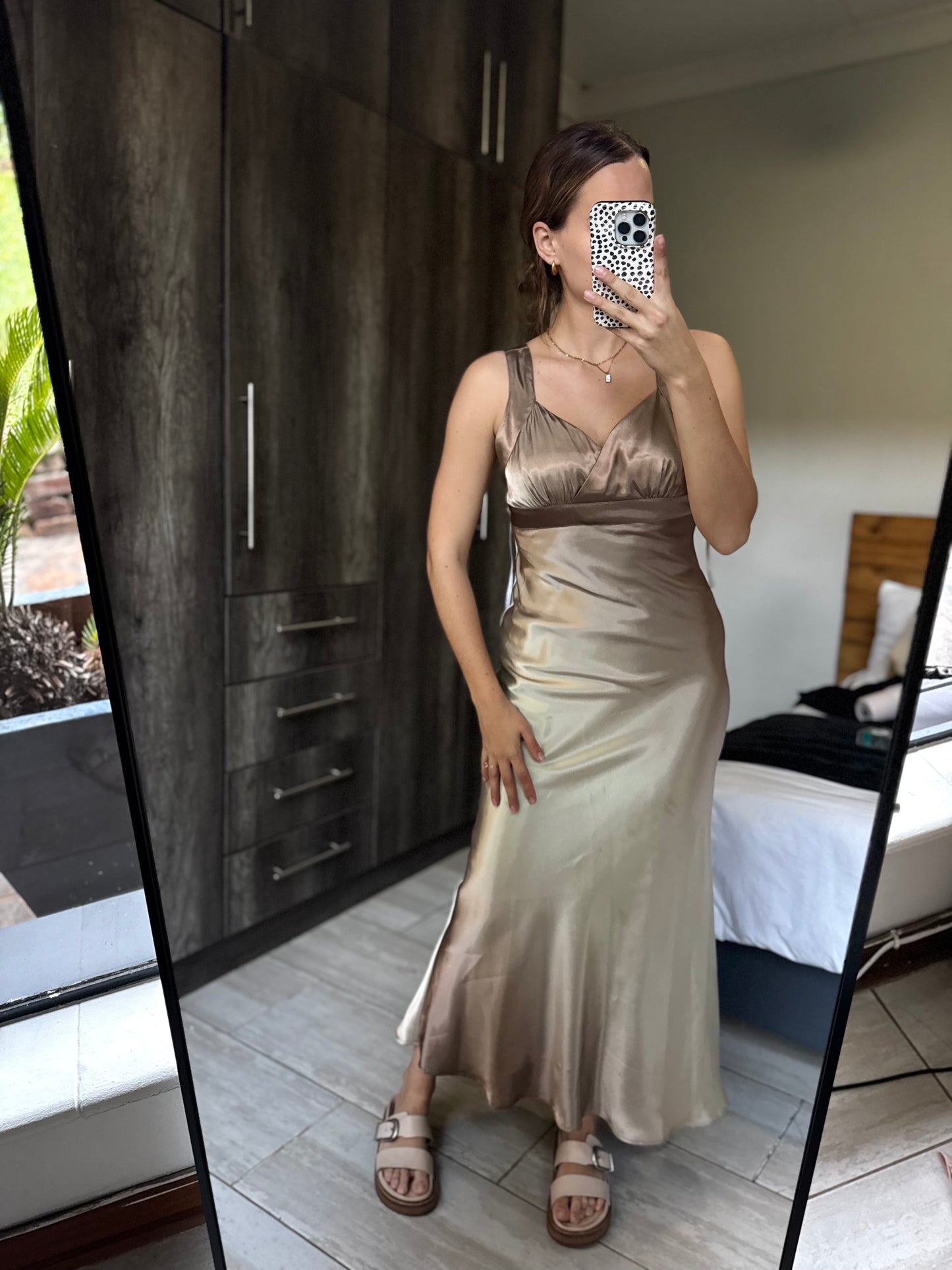 Stunning silky dress (EE)