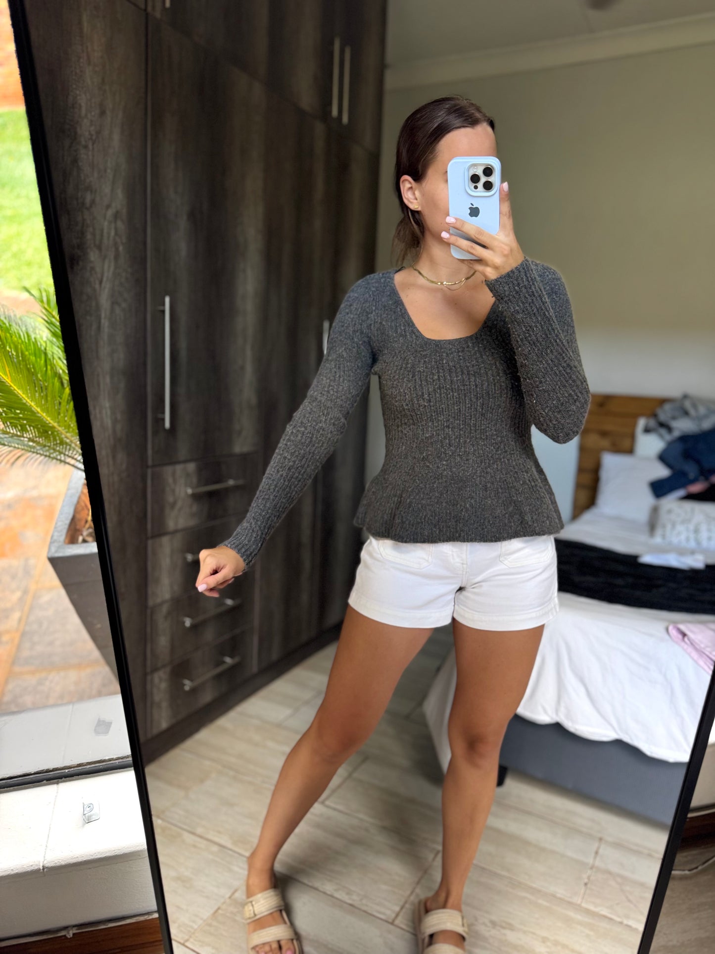 H&M grey knitted sweater (XX)