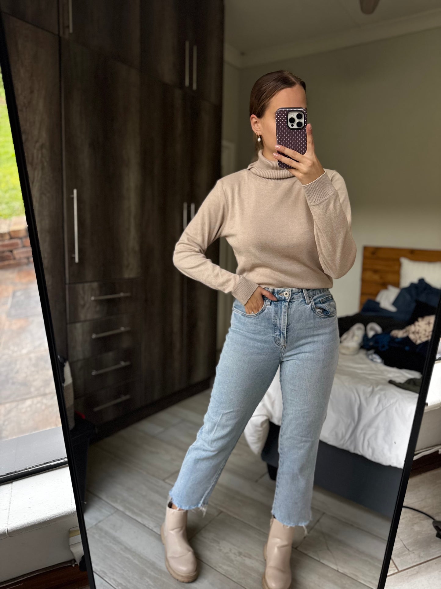Beige red Earth turtle neck (C)