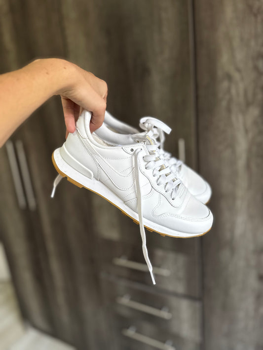 NIKE sneakers (Q)
