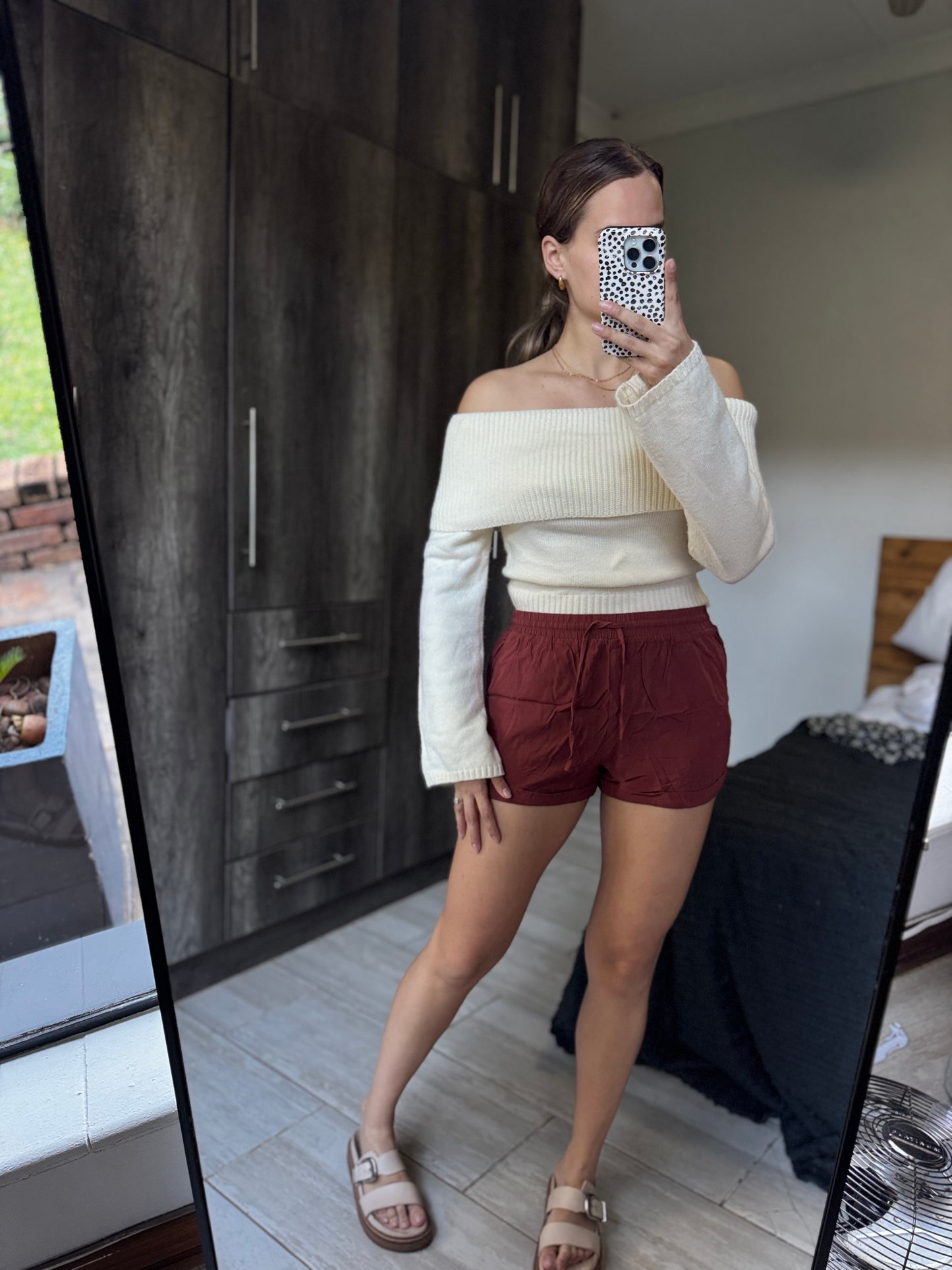 Brown shorts (VV)