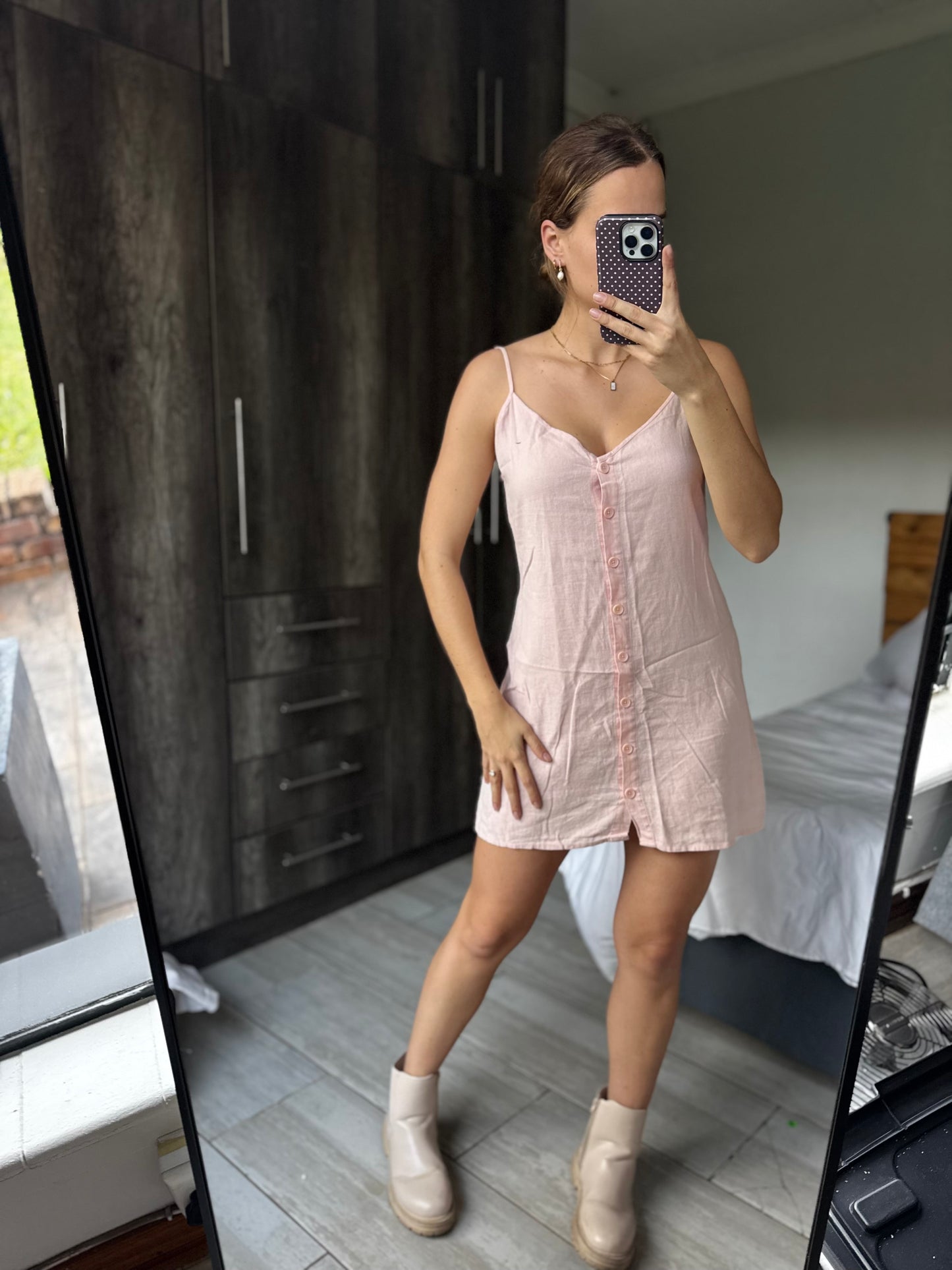 Pink dress (D)