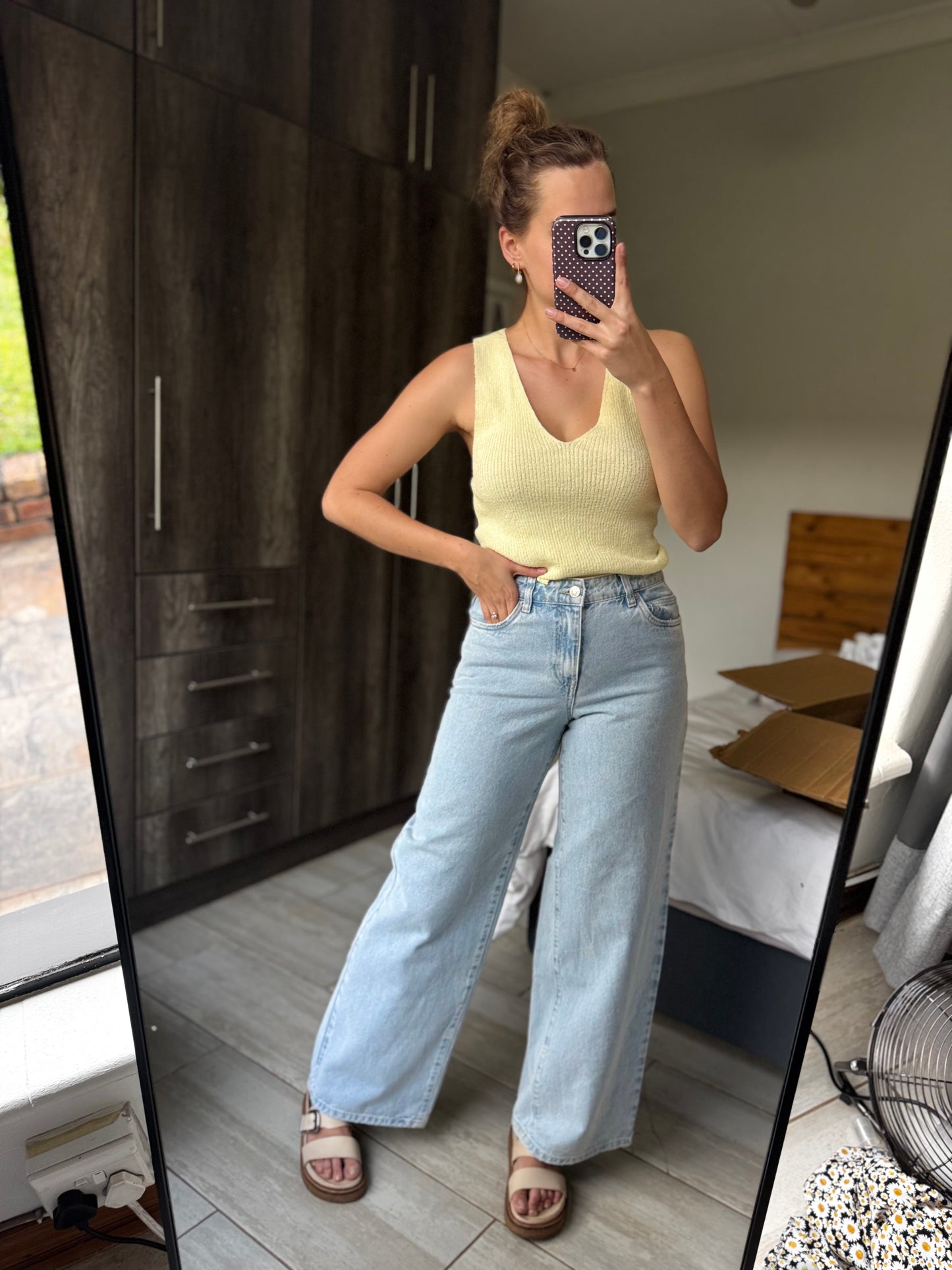 Wide legged jeans (G)