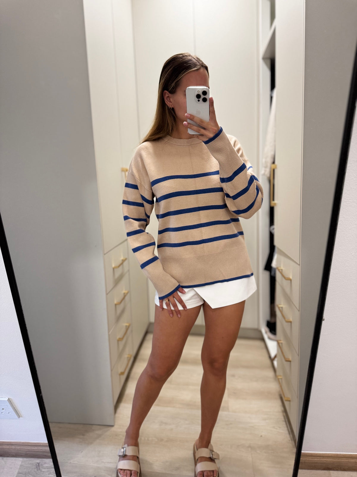 Striped sweater (C)