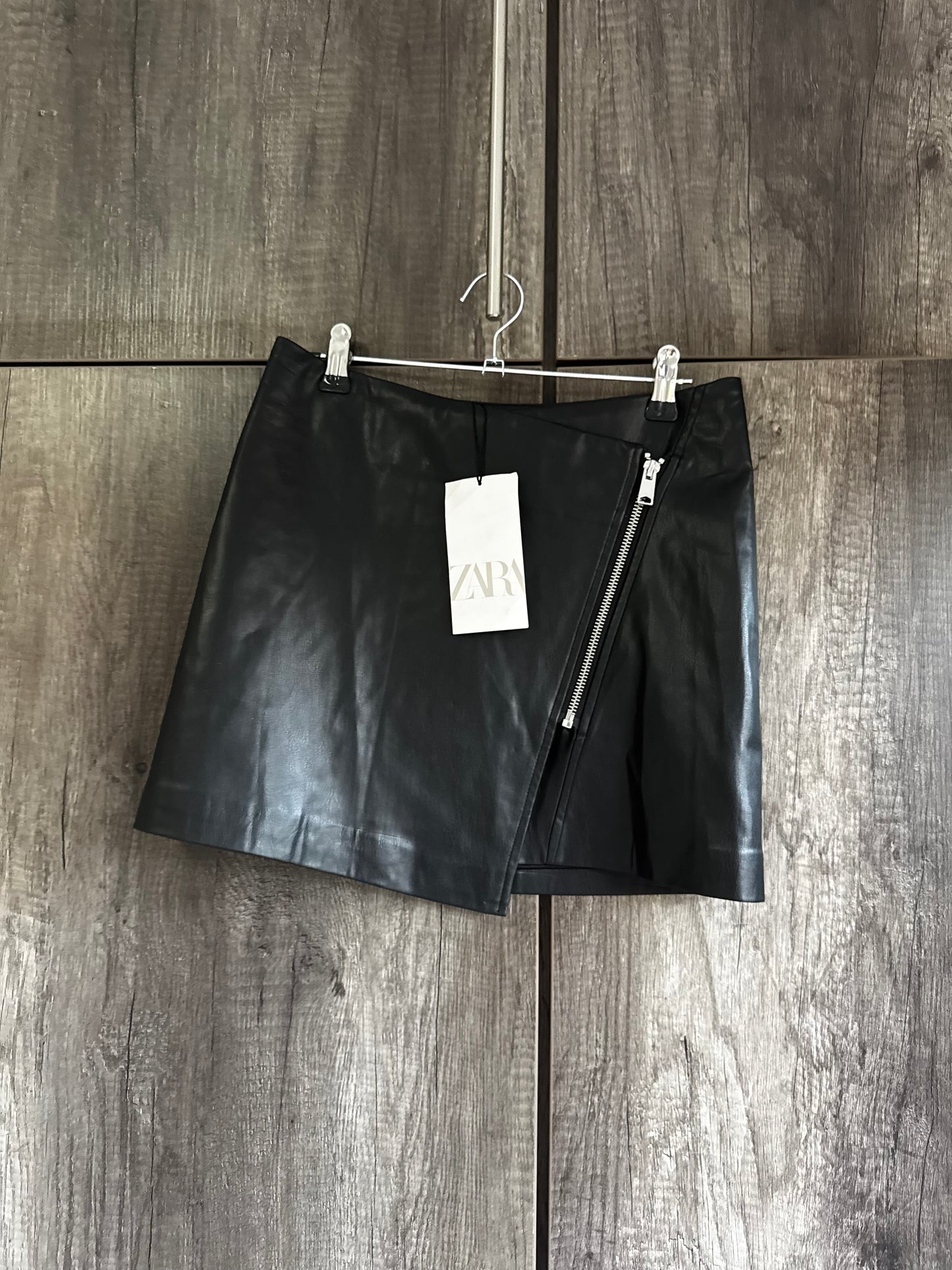 Brand New ZARA leather skirt (G)