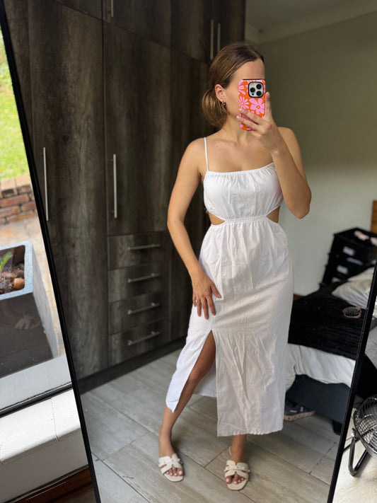 Pretty white dress (I)