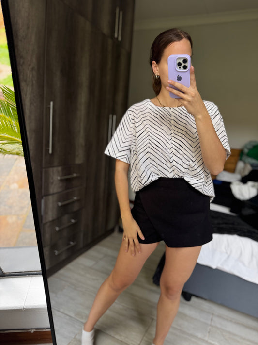 Black and white top (X6)