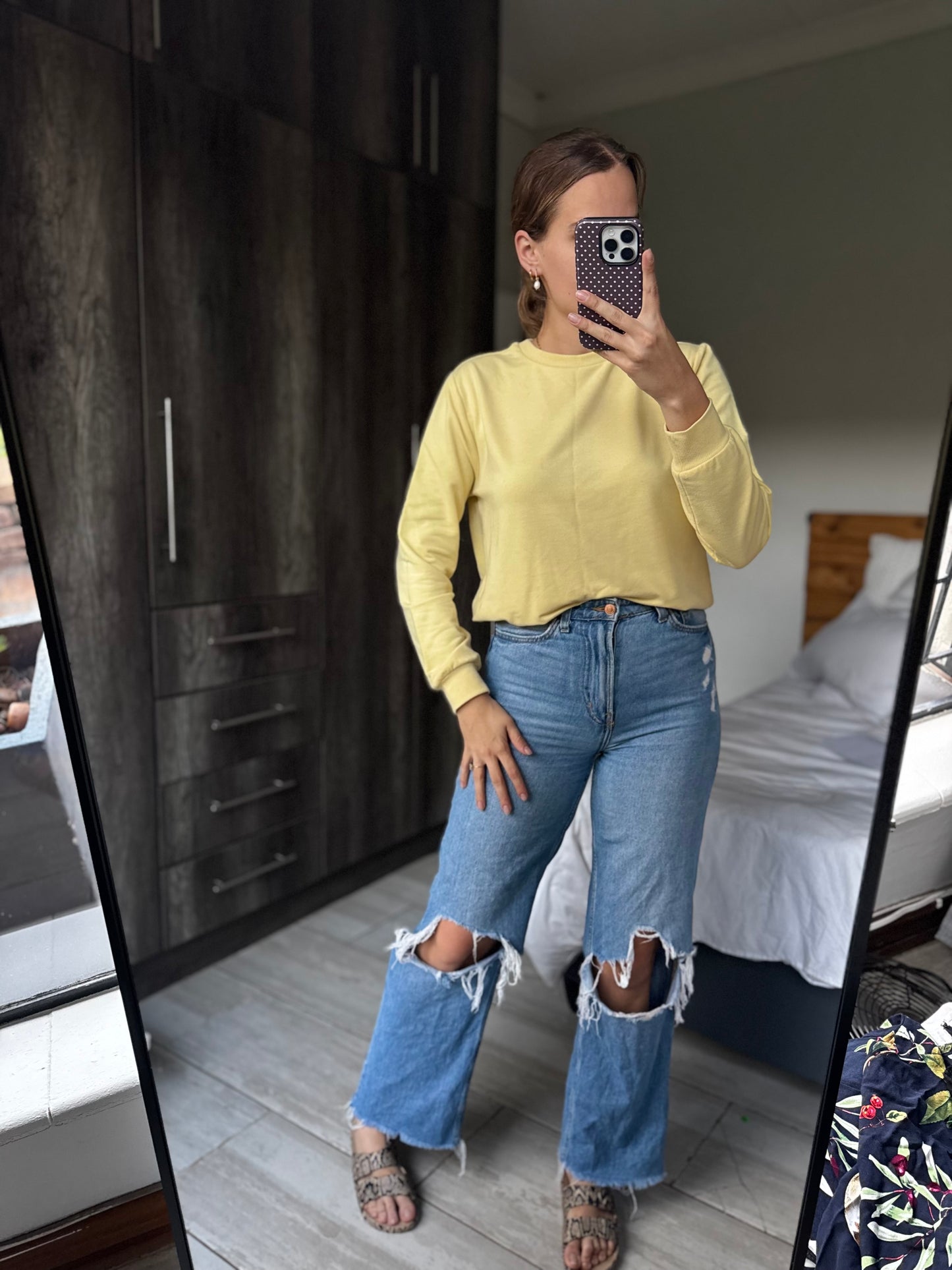 Yellow sweatshirt (AA)