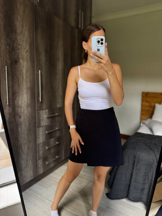 Black skirt (B)