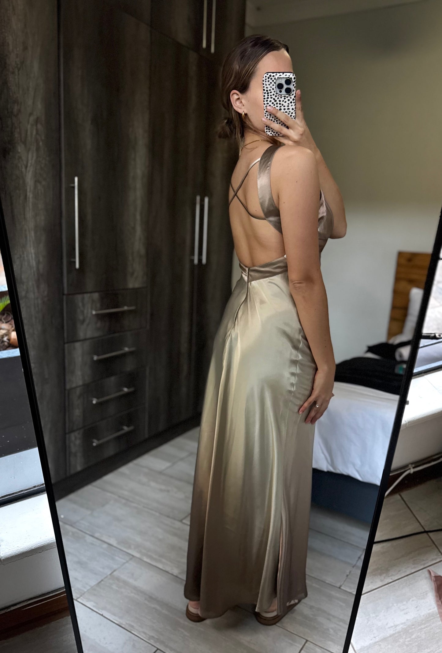 Stunning silky dress (EE)