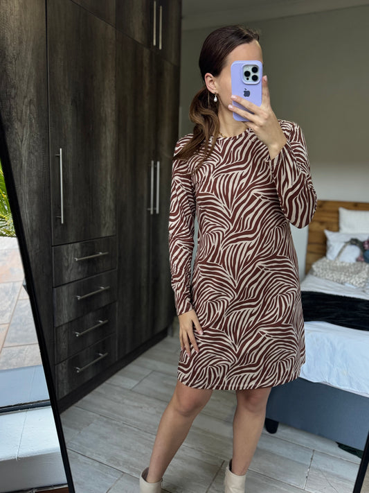 Woolworths pretty dress (J)