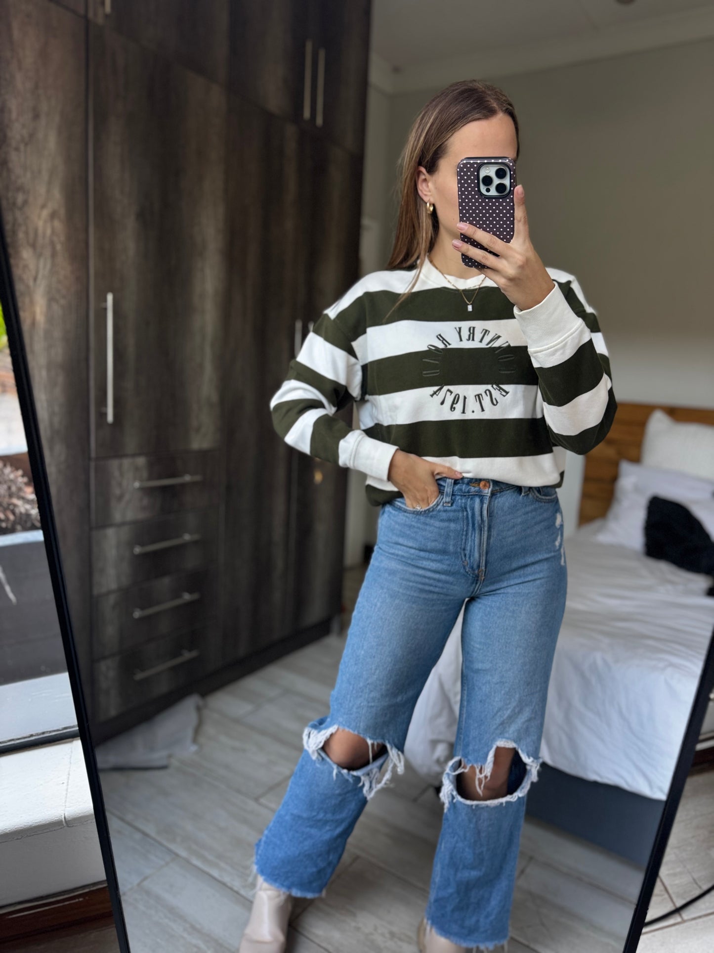 Country Road green sweatshirt