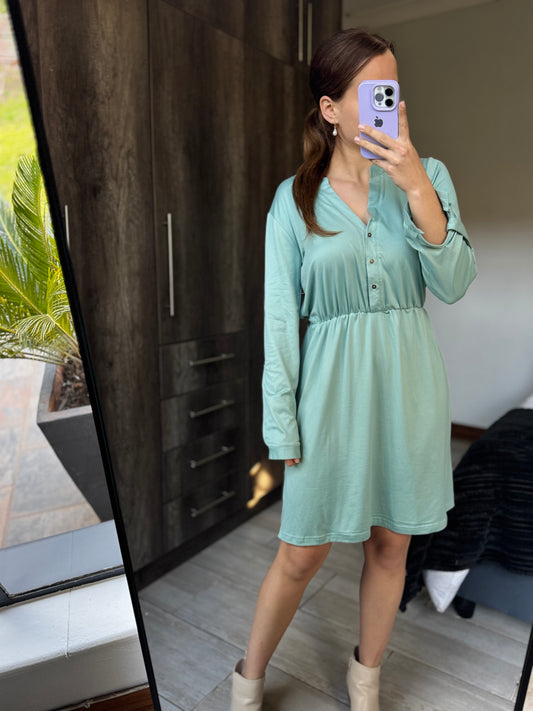 Pretty green dress (J)