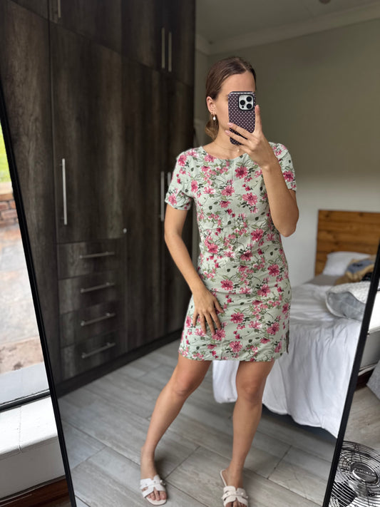 Green floral dress (K)