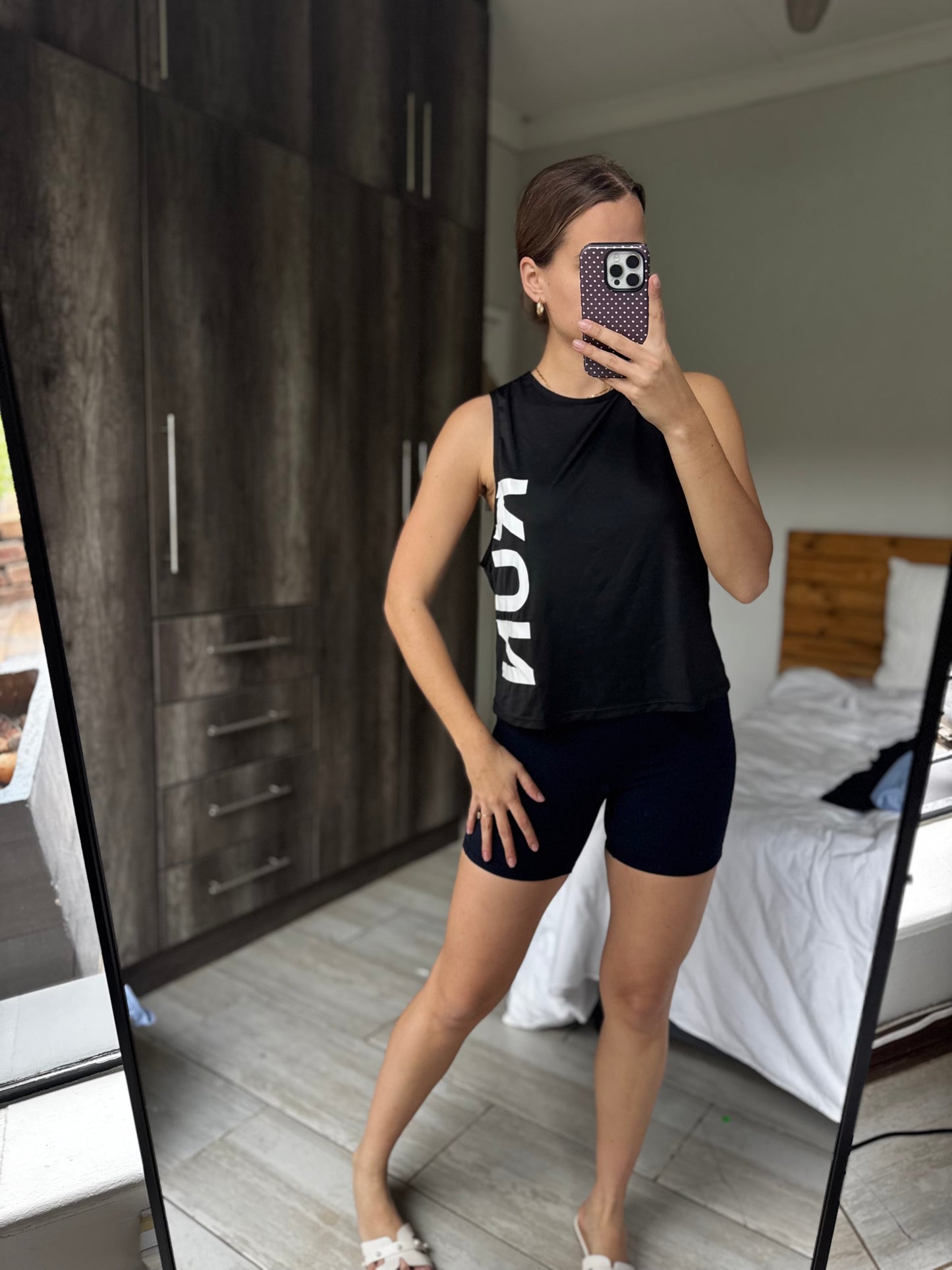 Black gym tank (L)