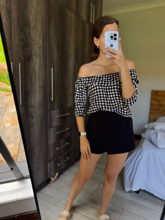 Black and white checkered top (K)