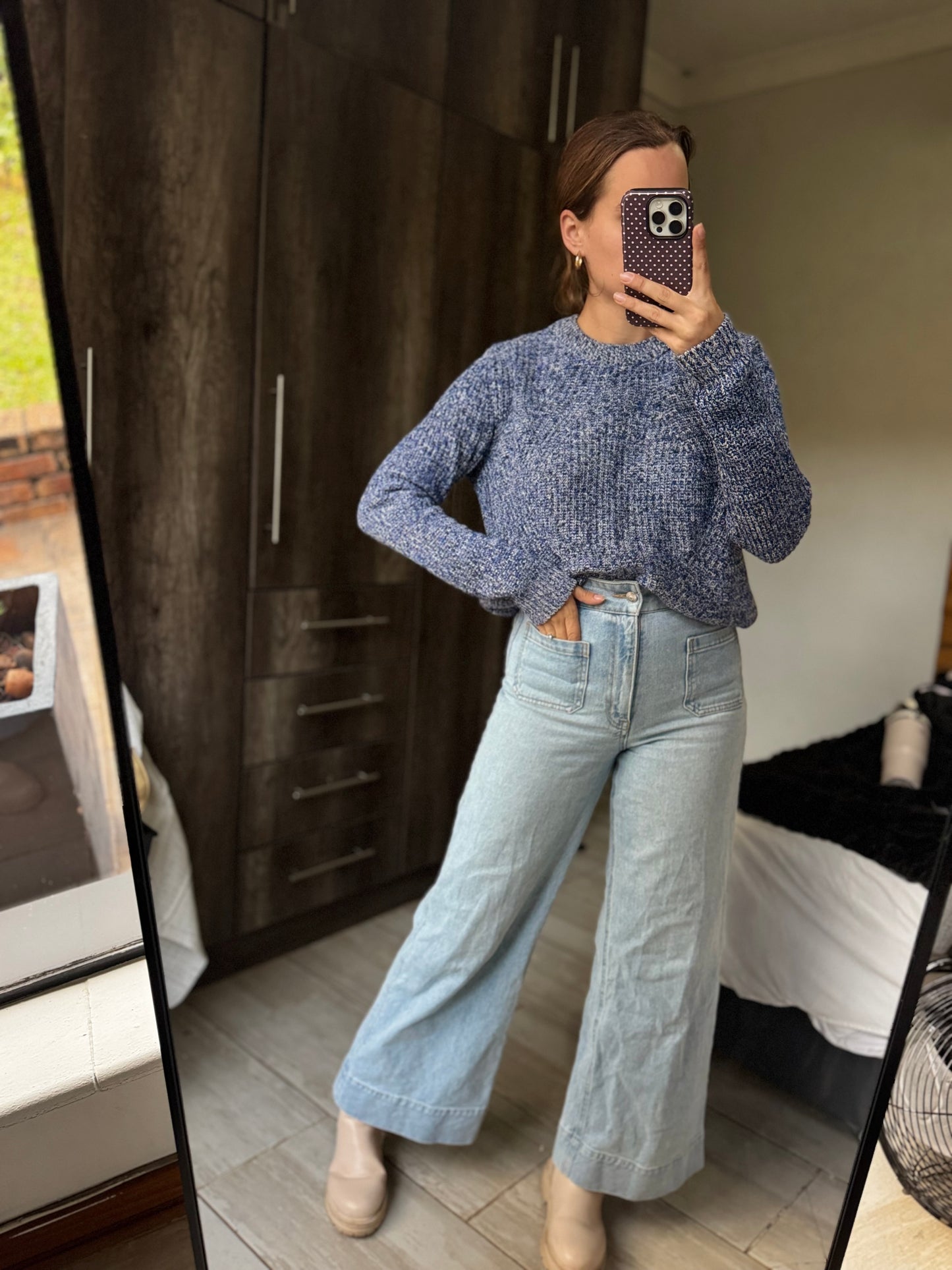 Blue knitted sweater (T)