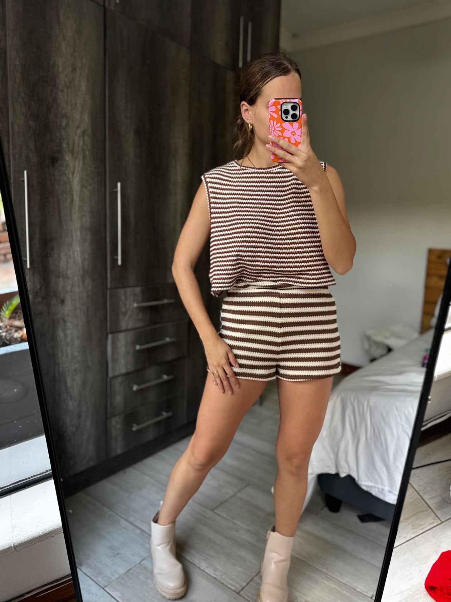 Brown knit shorts (M)