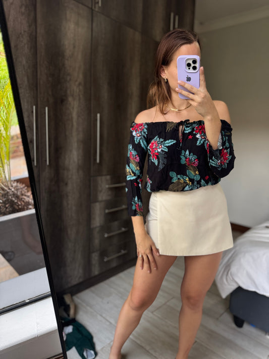 Black floral top (M)