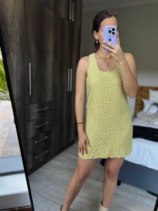 Green pretty dress (J)