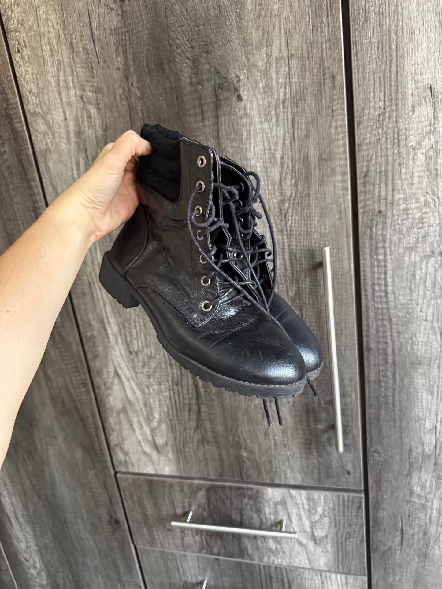BRAND NEW black boots (O)
