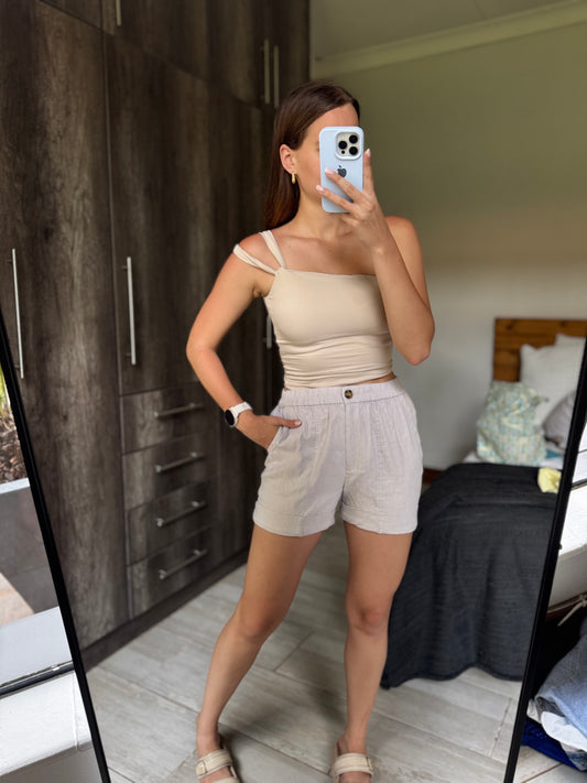 Trenery cream shorts (SSS)