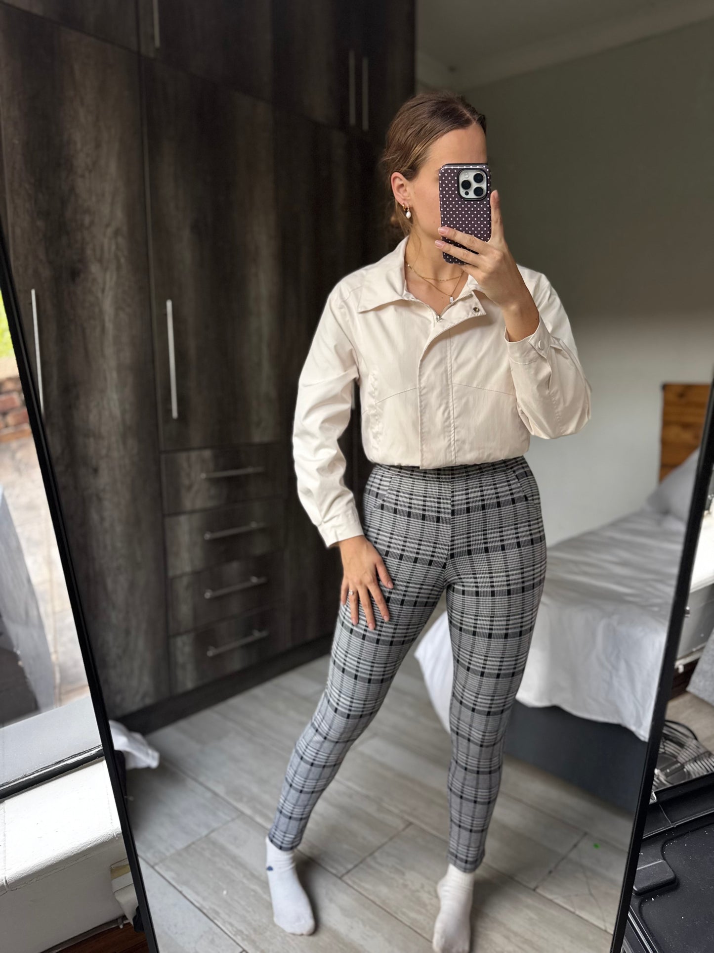 Checkered pants (D)