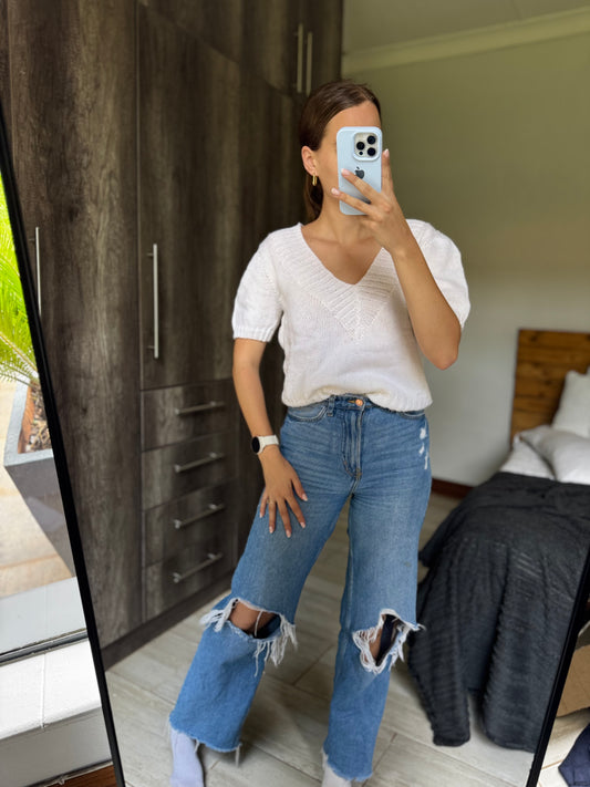 White knitted top (B)