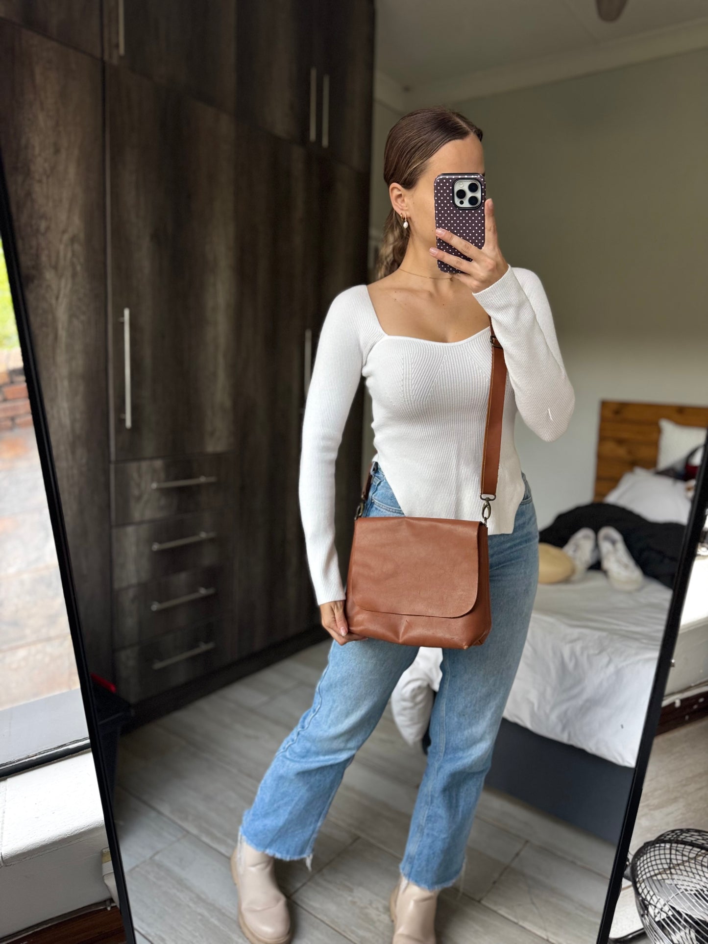 Brown handbag (X9)