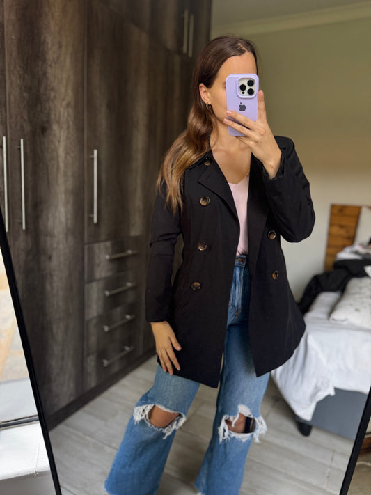 Black trench coat (WW)
