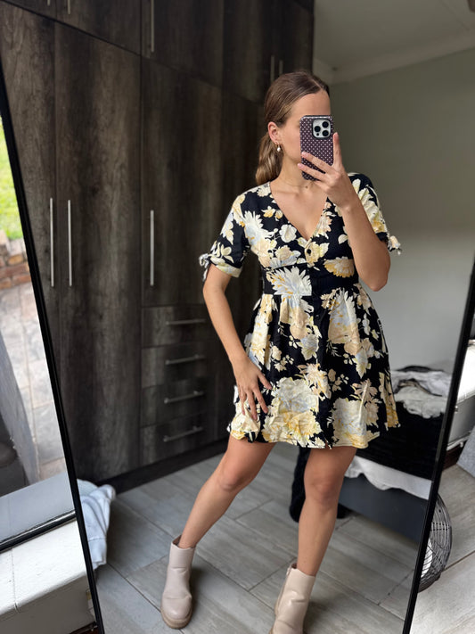Pretty floral dress (OO)