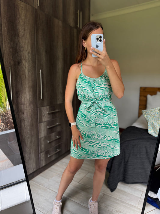 Pretty green dress (AA)