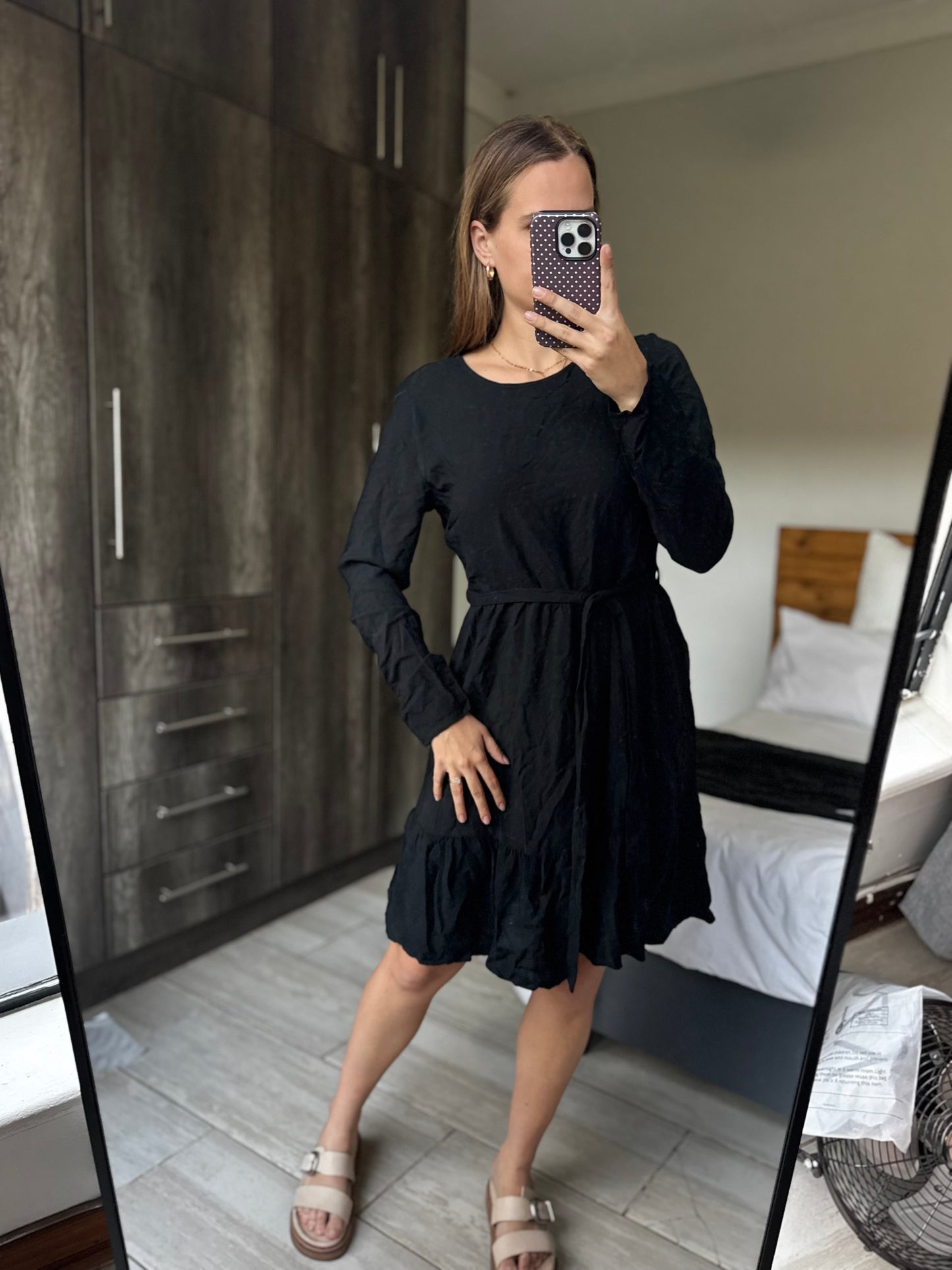 Black dress (H)