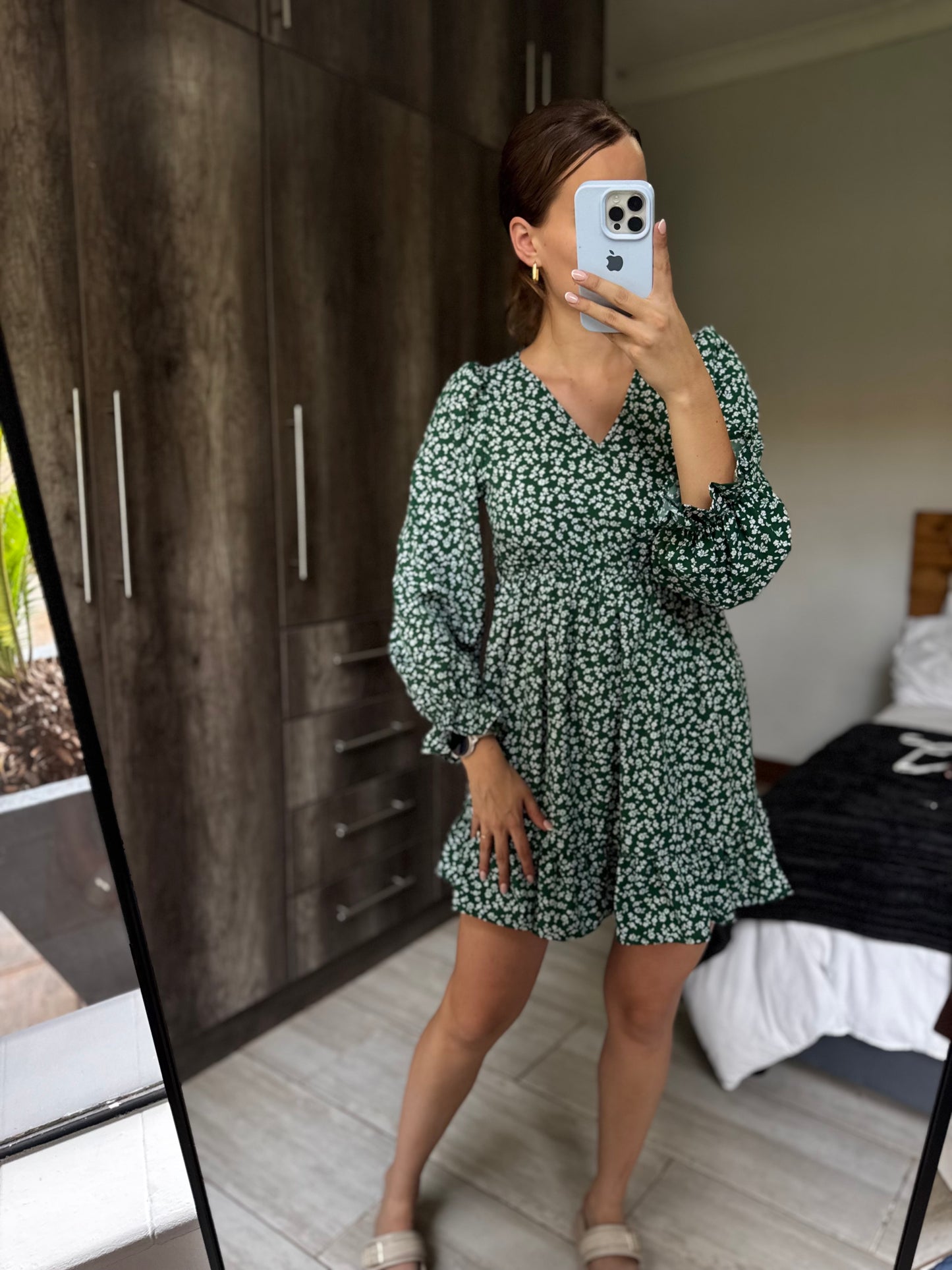 Green floral dress (III)