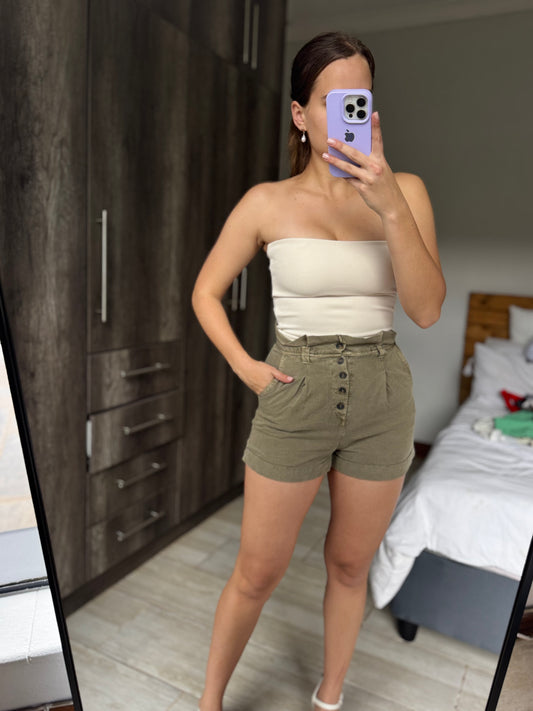 Billabong green shorts (HH)
