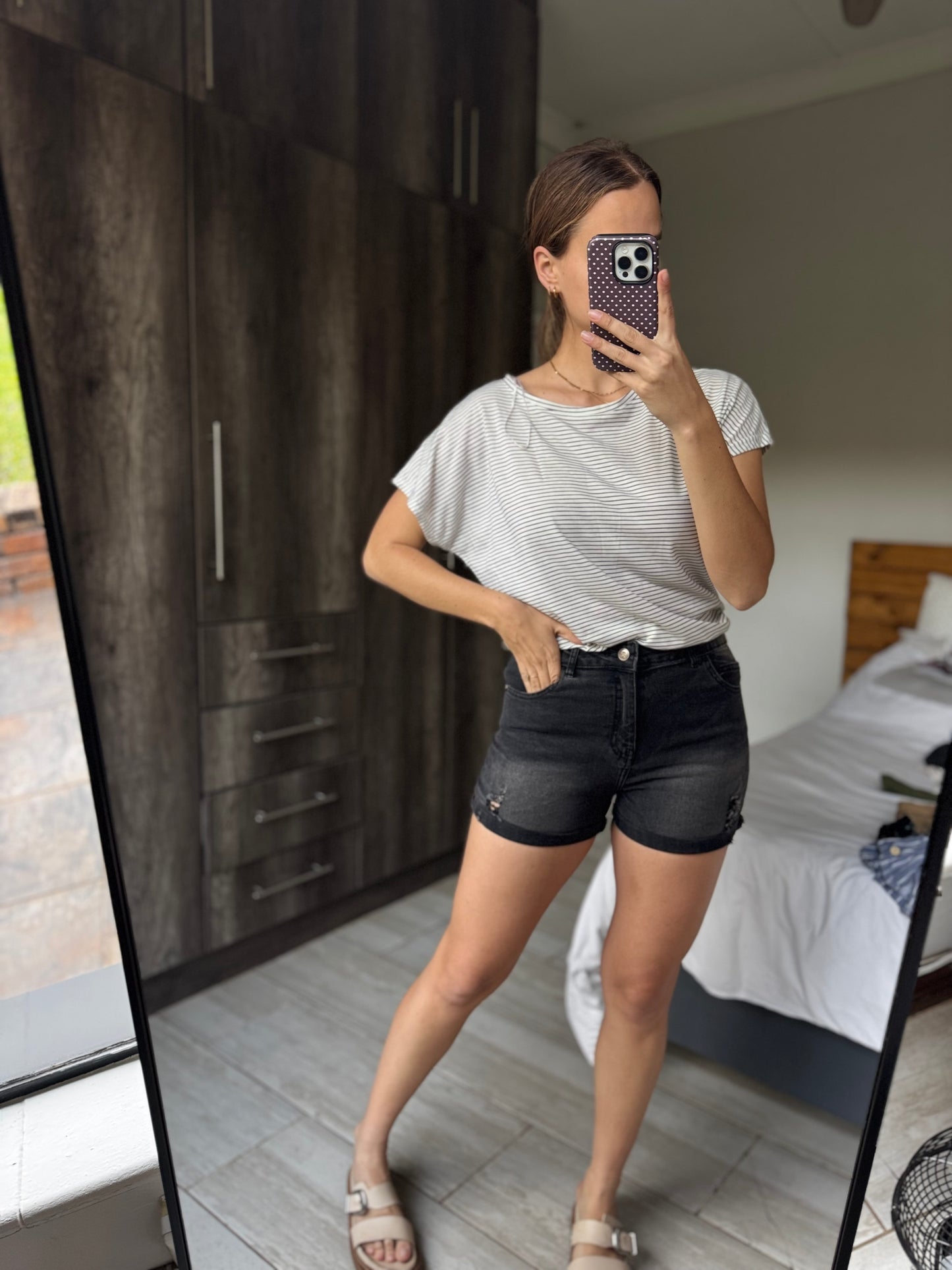 Black denim shorts (H)