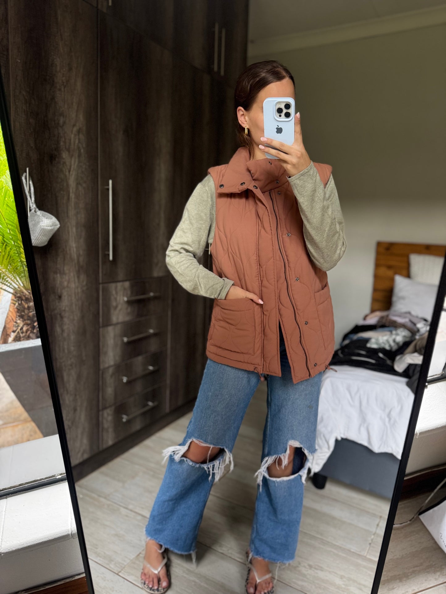 Refinery brown puffer vest (SSS)