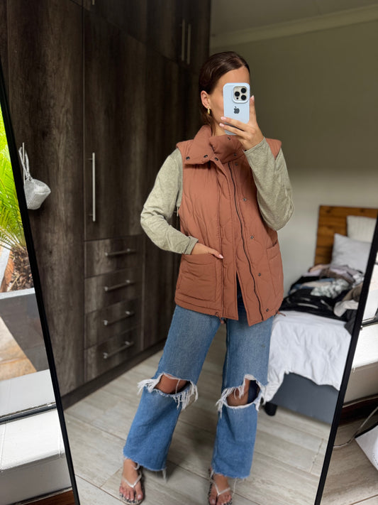 Refinery brown puffer vest (SSS)