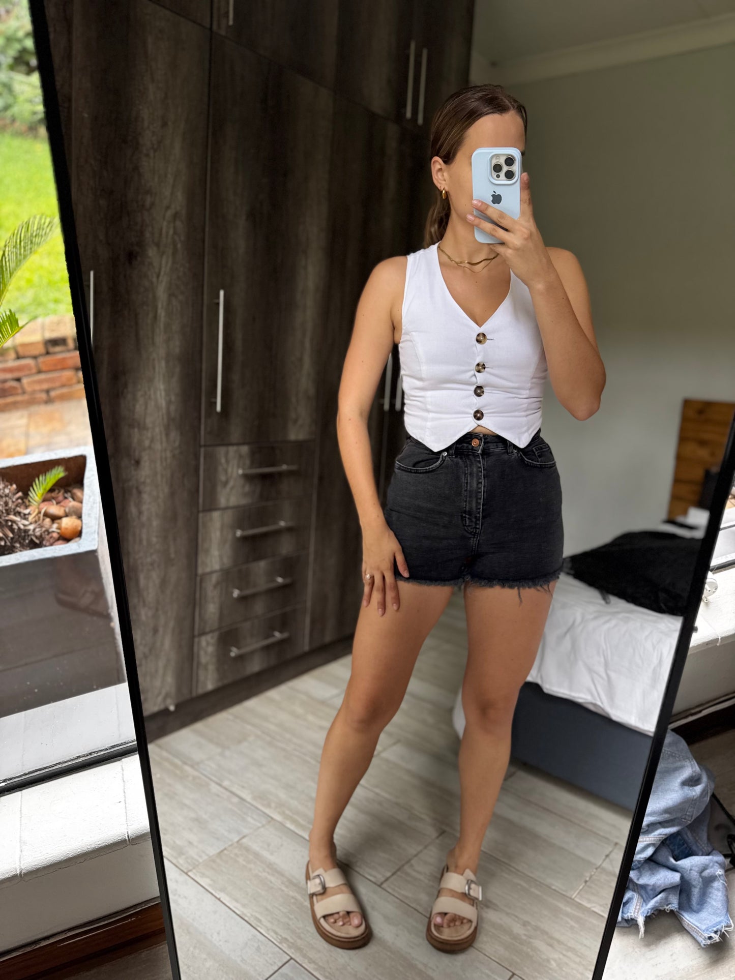 H&M black denim shorts (X6)