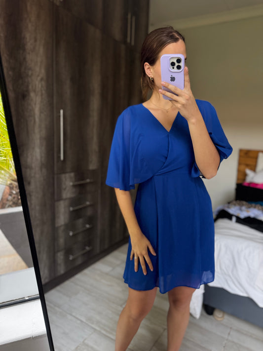 Blue dress (D)