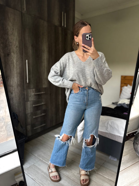 H&M grey knitted sweater (CC)