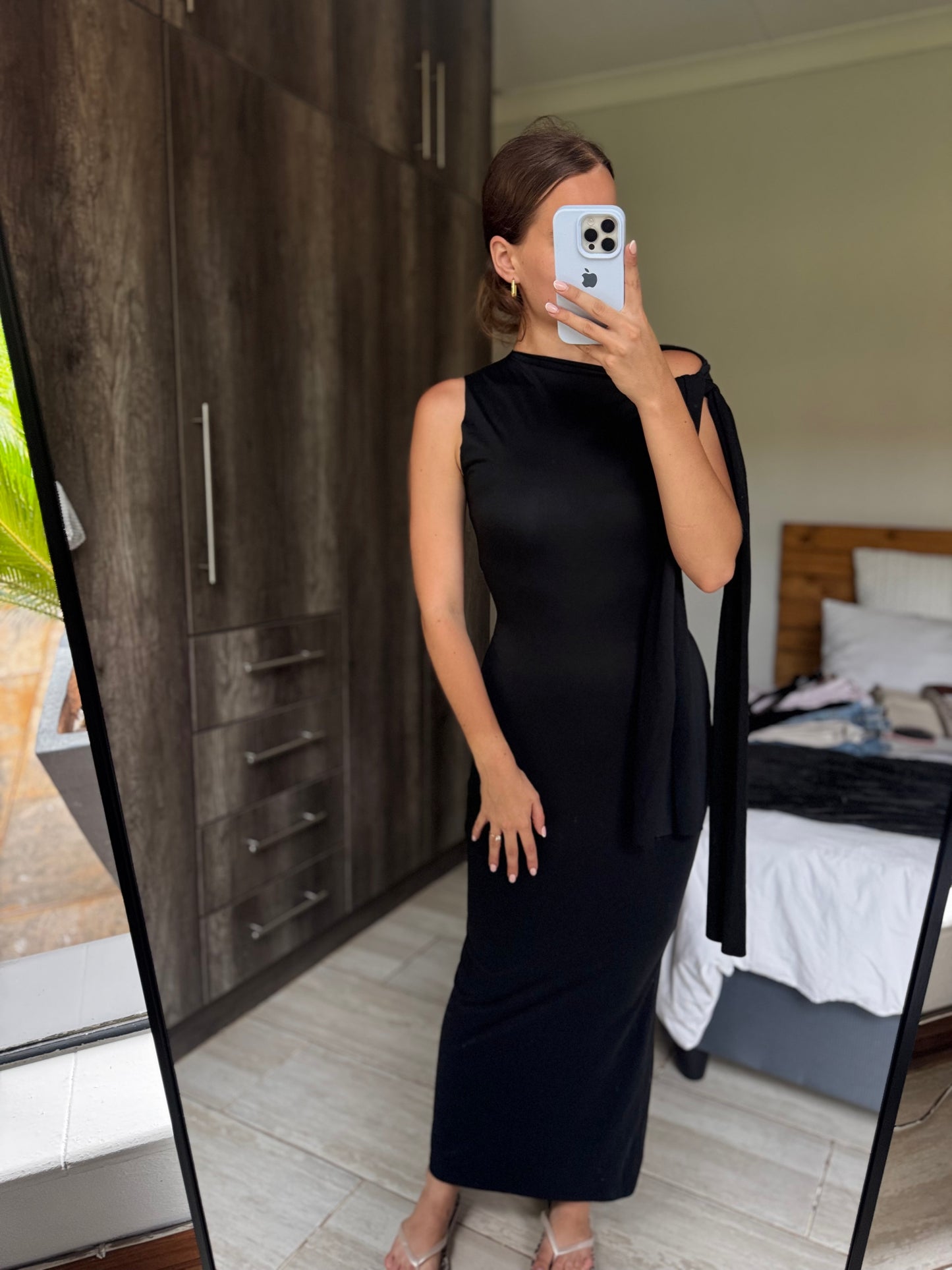 Black maxi dress (G)