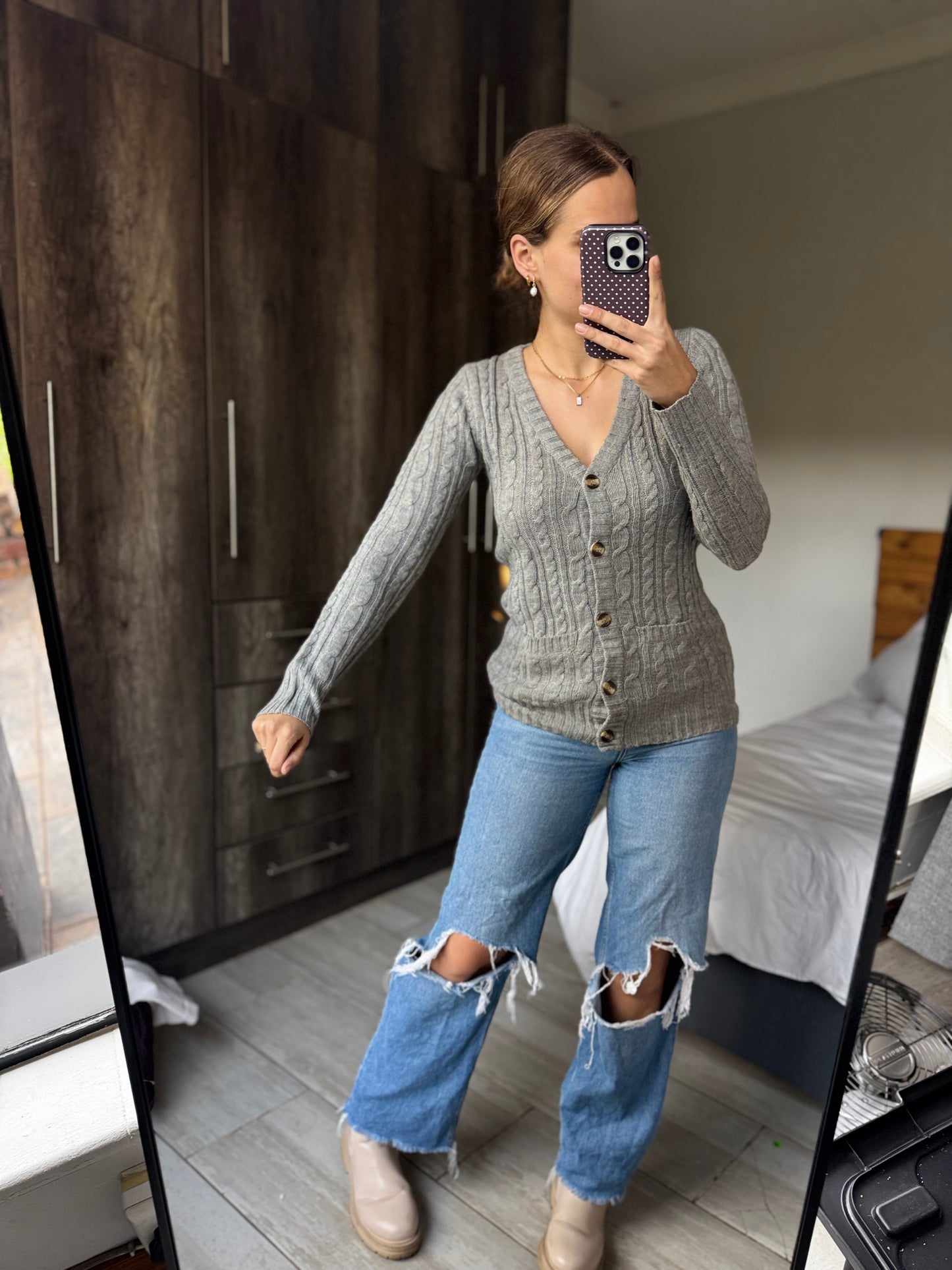 Grey knitted cardigen (D)
