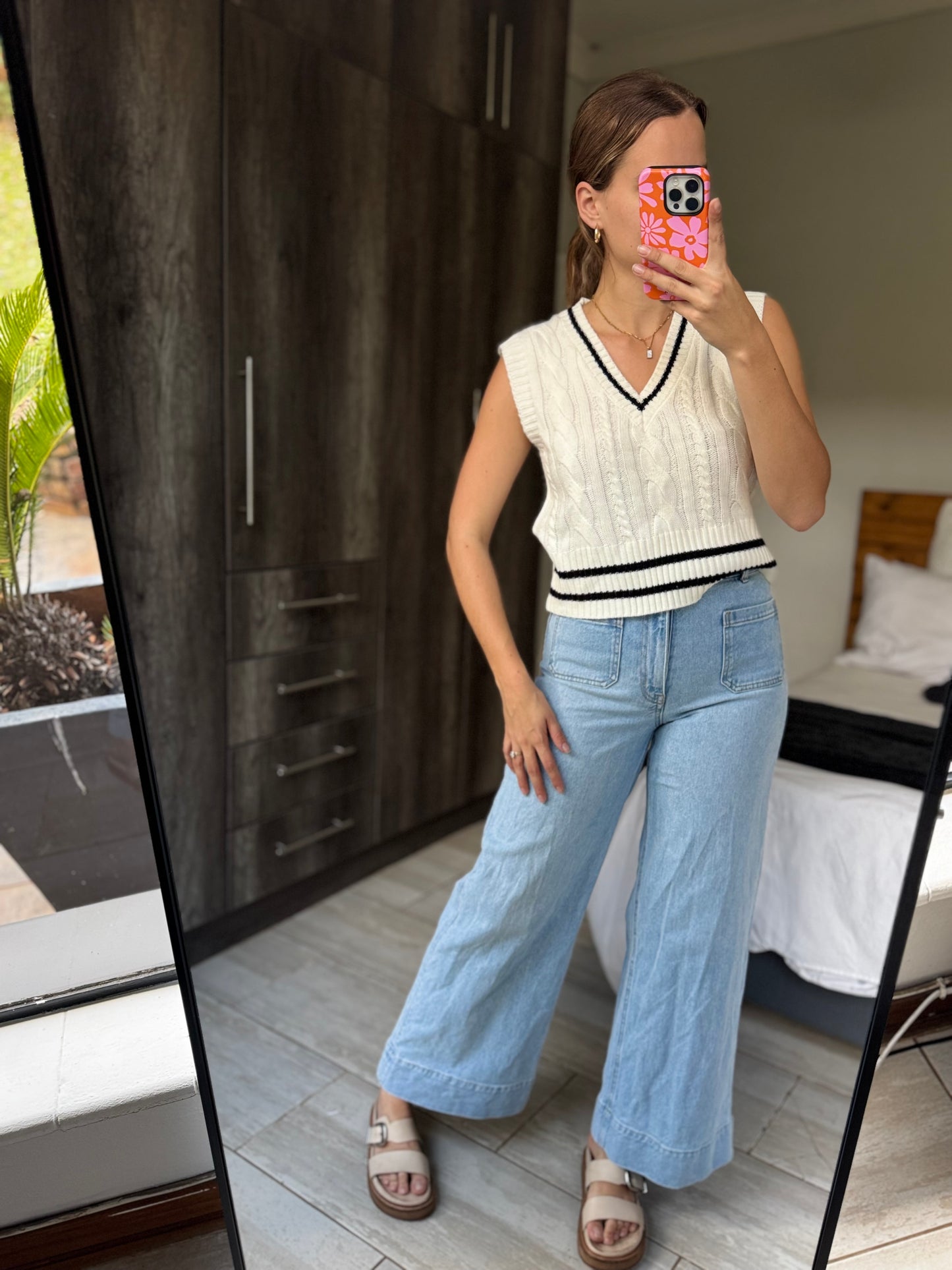 Knitted vest (DD)