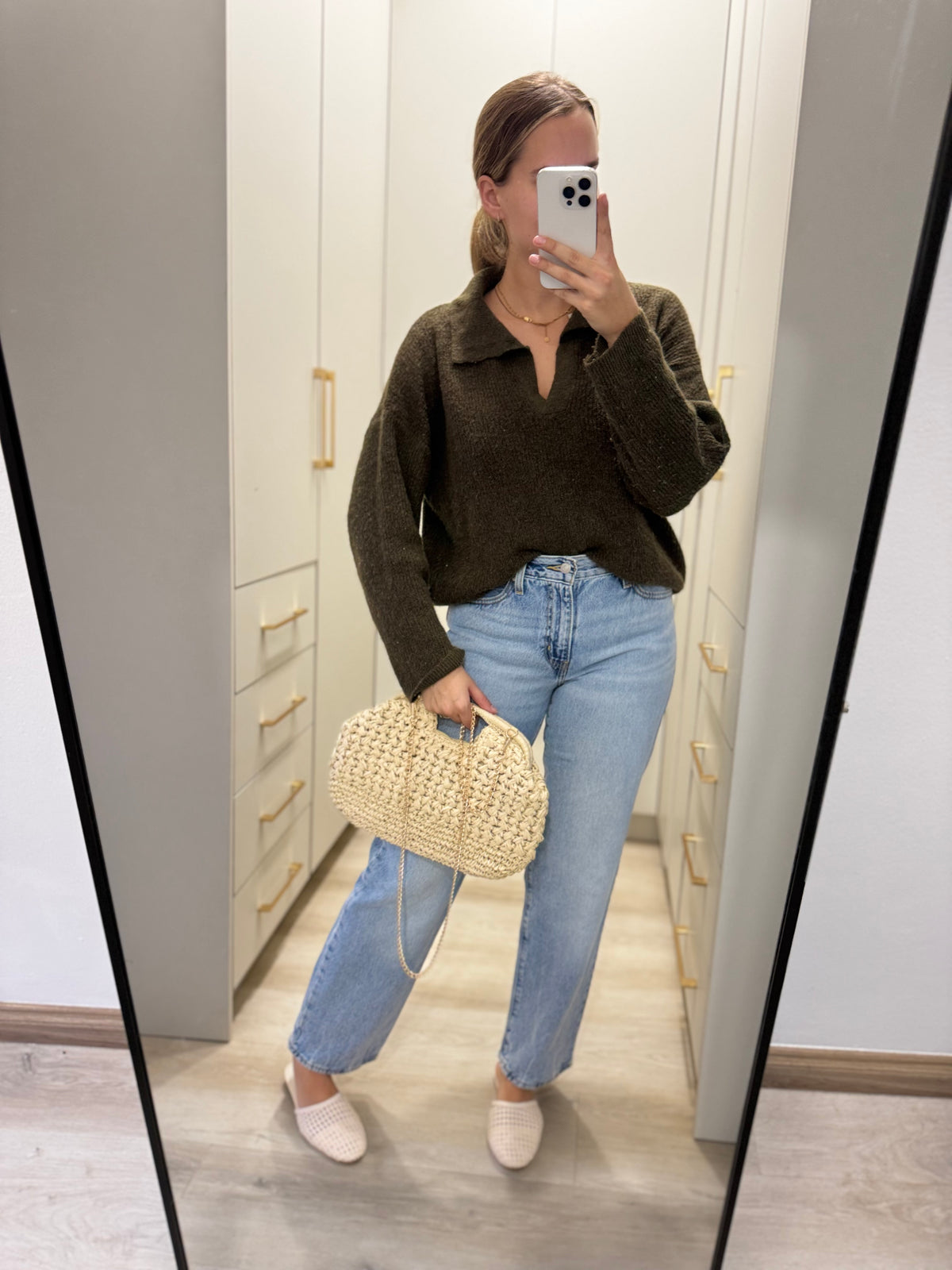 Green knitted sweater (Q)