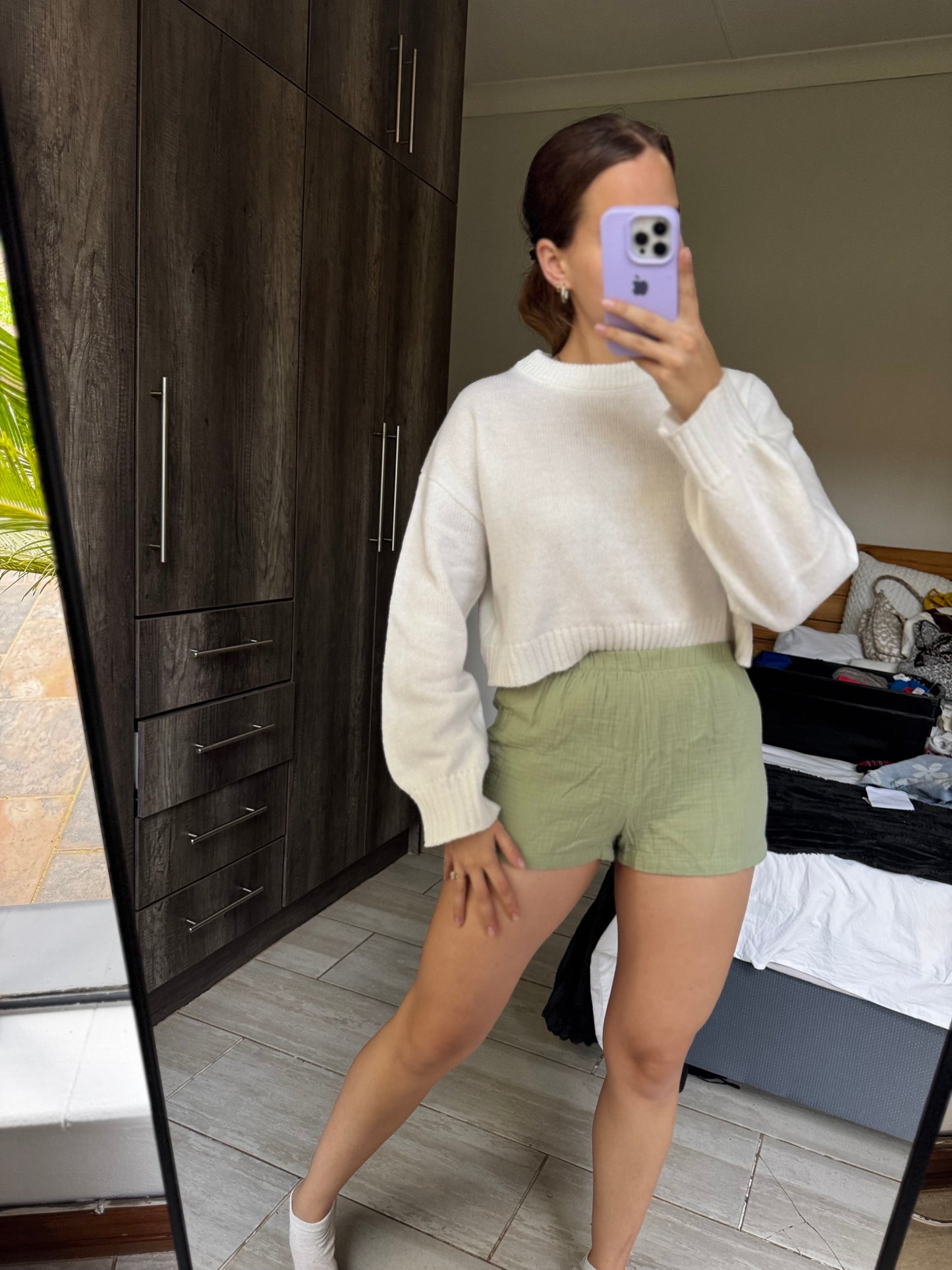 Green shorts (V)