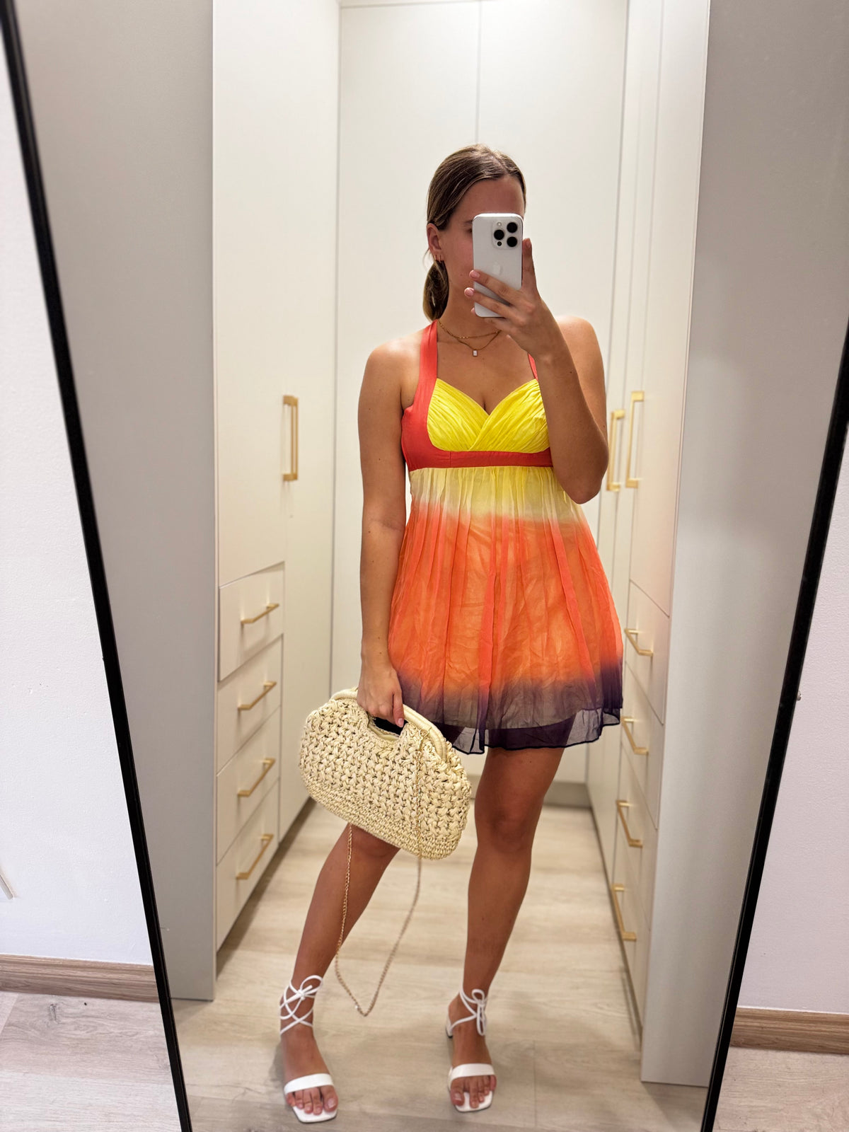 Pretty dress (V)